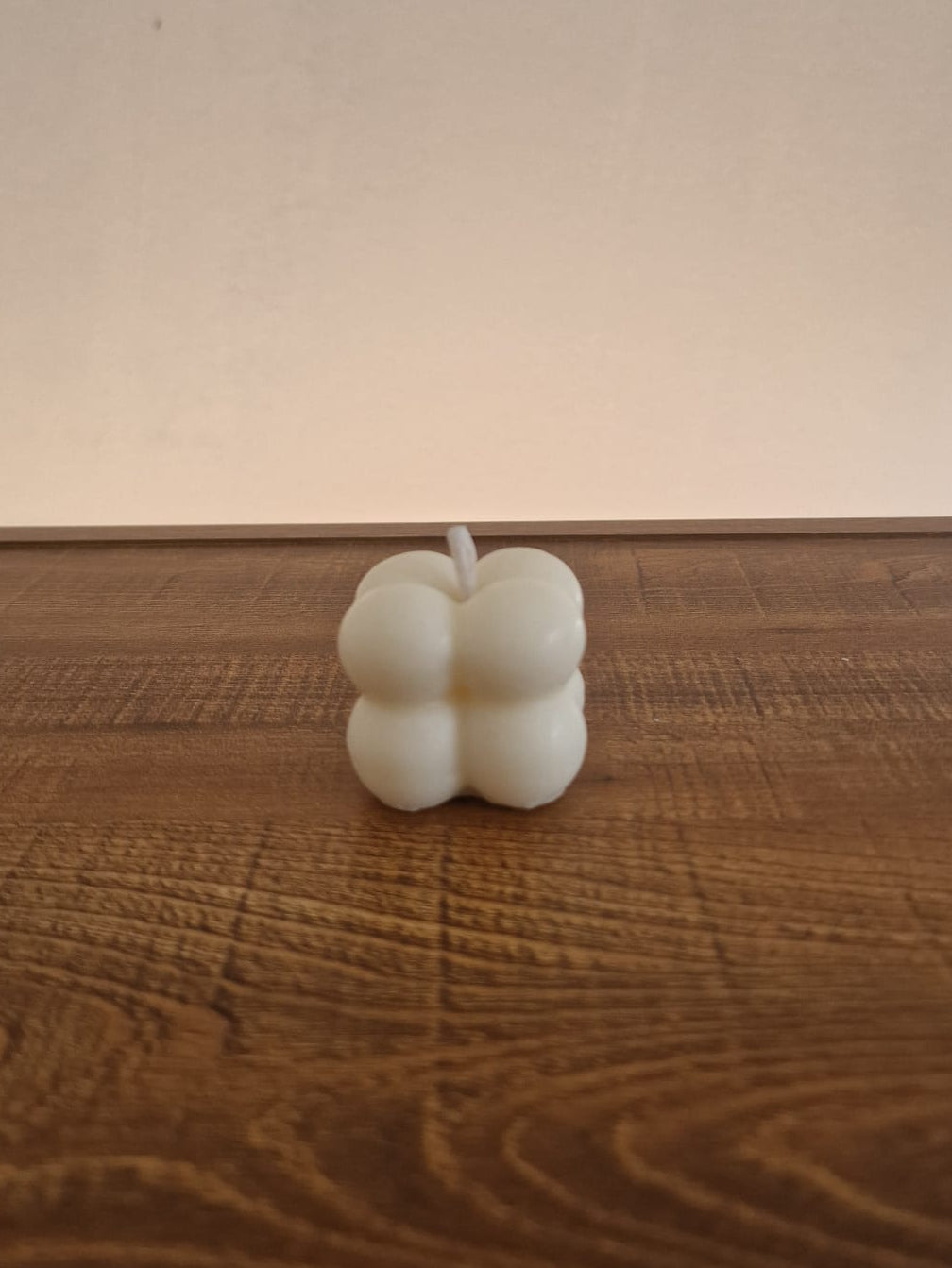 Noor: Minimalismo en cera de soja.